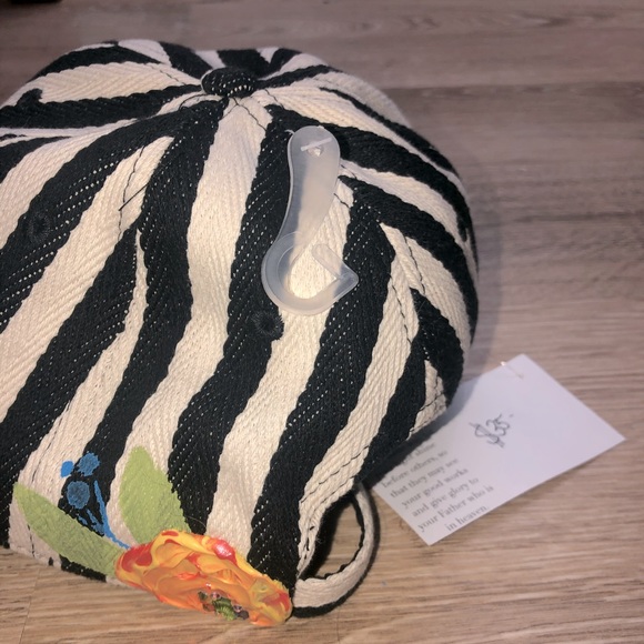 Striped hat with floral painted detail - Picture 3 of 3